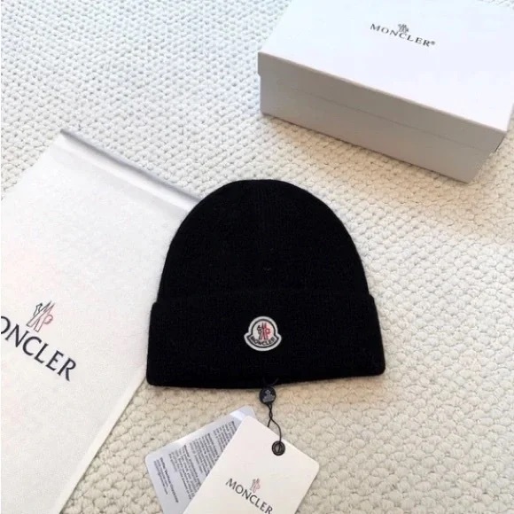 Moncler Black Knitted beanie unisex
